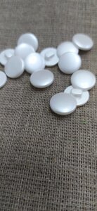Пуговицы блузочные пластик d-12мм (белые)