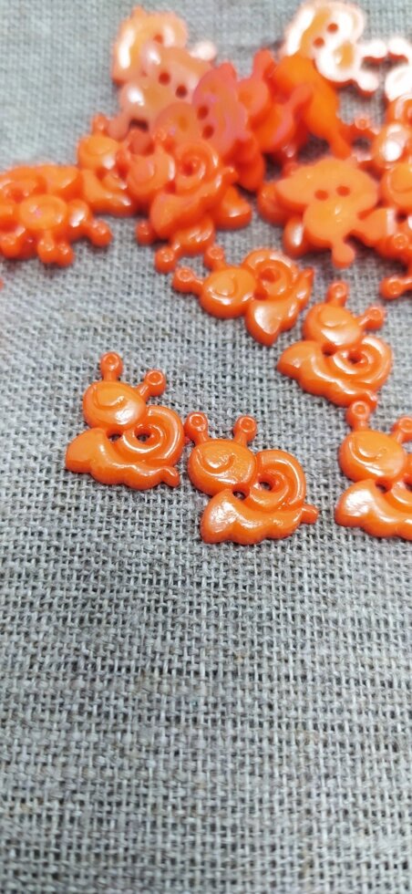 Пуговицы детские пластик два прокола 15мм/13мм (улитка оранжевая) от компании Магазин ШвейМаг - фото 1