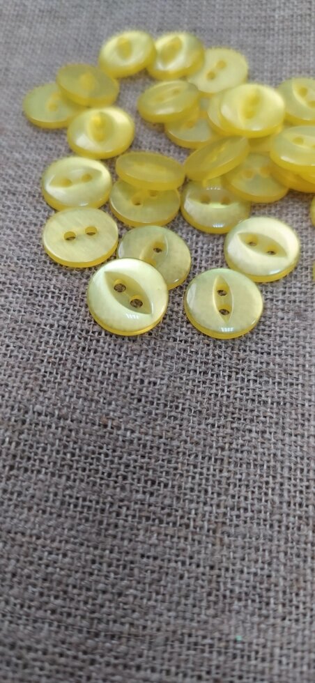Пуговицы халатные пластик, 2 прокола, d-10мм  (желтая) от компании Магазин ШвейМаг - фото 1