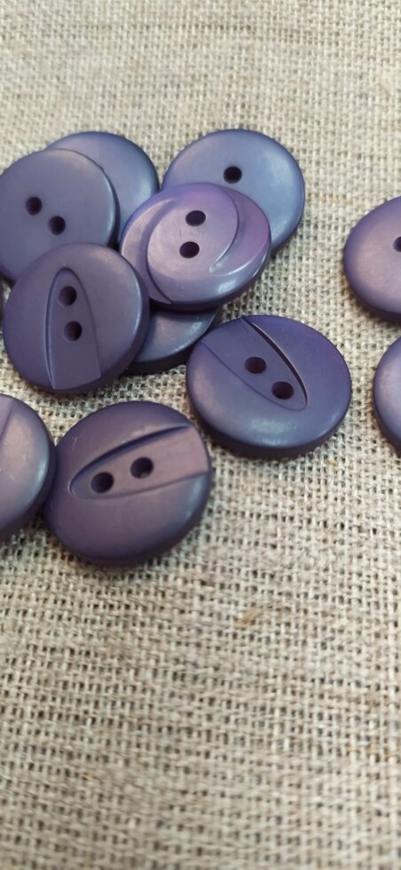 Пуговицы халатные пластик, 2 прокола, d-15мм (фиолетовые) от компании Магазин ШвейМаг - фото 1