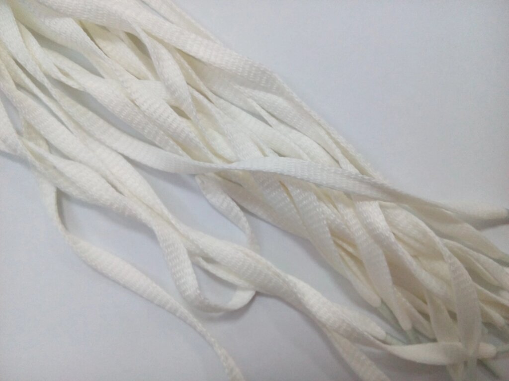 Шнурки плоские 1м (белые) от компании Магазин ШвейМаг - фото 1