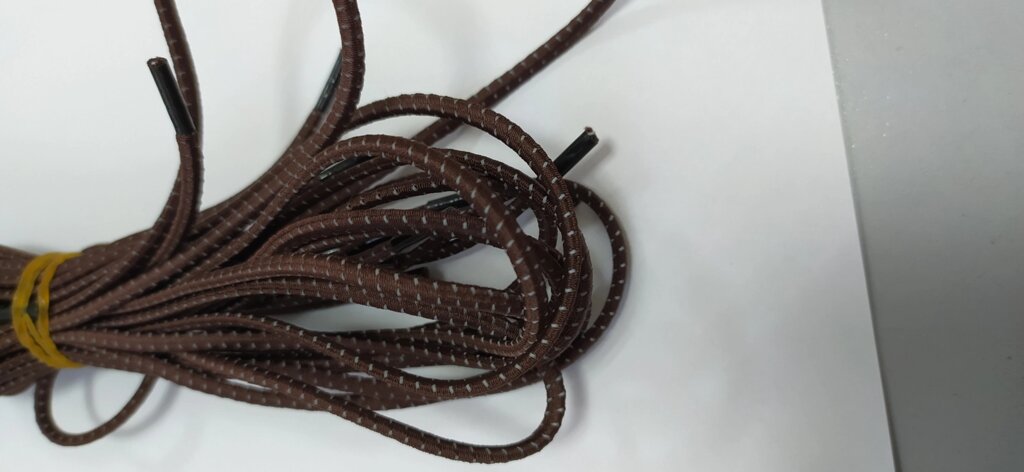 Шнурки резиновые с светоотражающей нитью 70см (коричневый) от компании Магазин ШвейМаг - фото 1