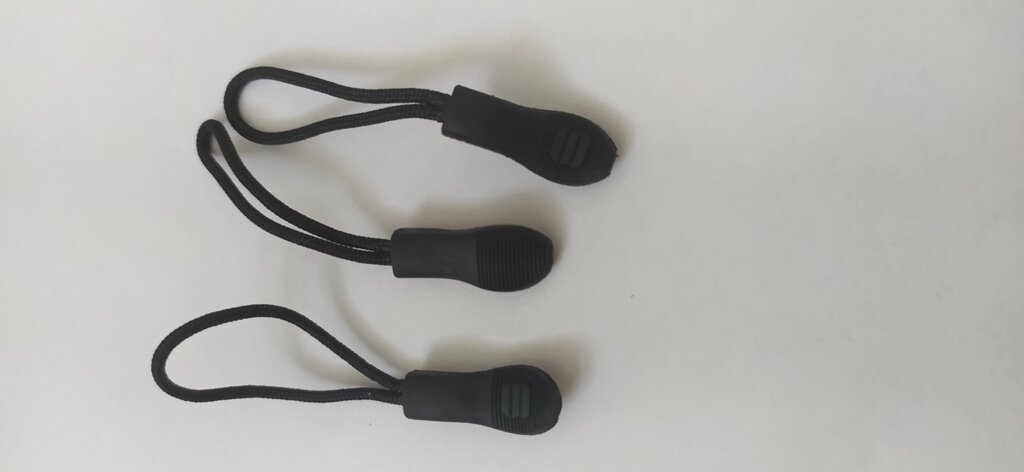 Слайдер на бегунок (шнурок черный) от компании Магазин ШвейМаг - фото 1