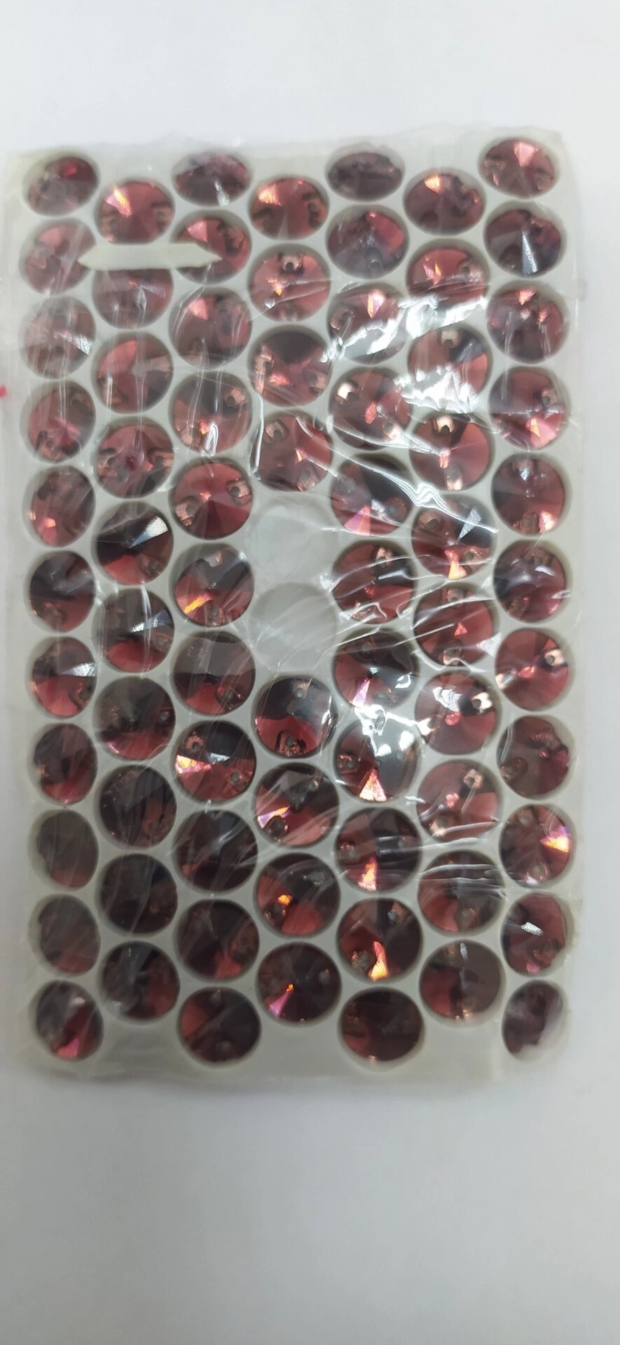 Стразы пришивные  круглые 10мм (бордовый) от компании Магазин ШвейМаг - фото 1