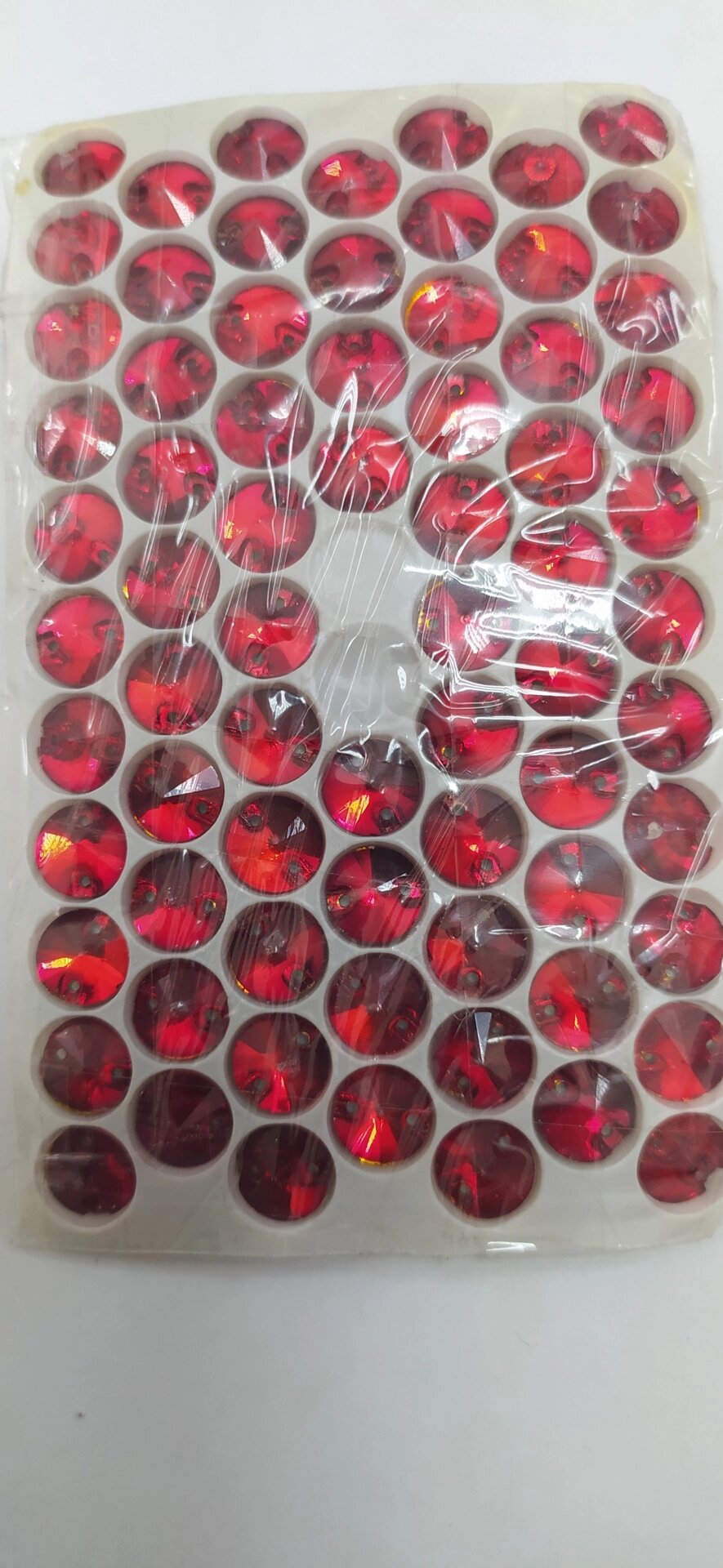 Стразы пришивные  круглые 10мм (красный) от компании Магазин ШвейМаг - фото 1