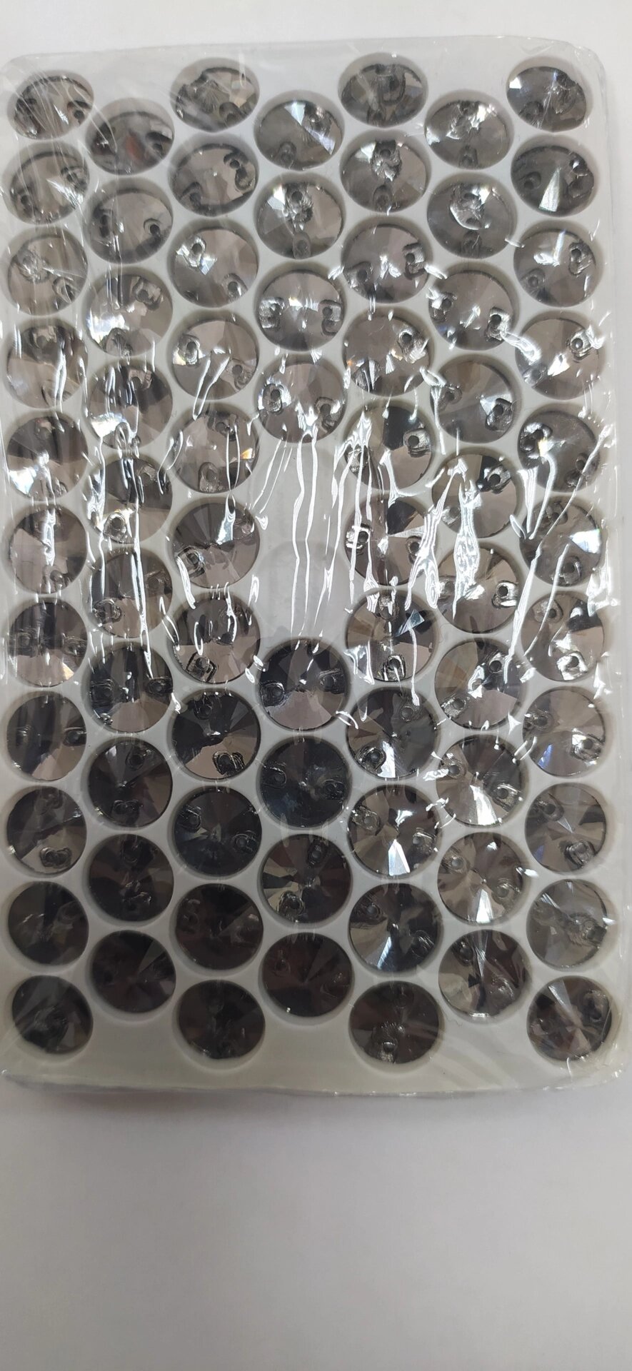 Стразы пришивные  круглые 10мм (серый) от компании Магазин ШвейМаг - фото 1