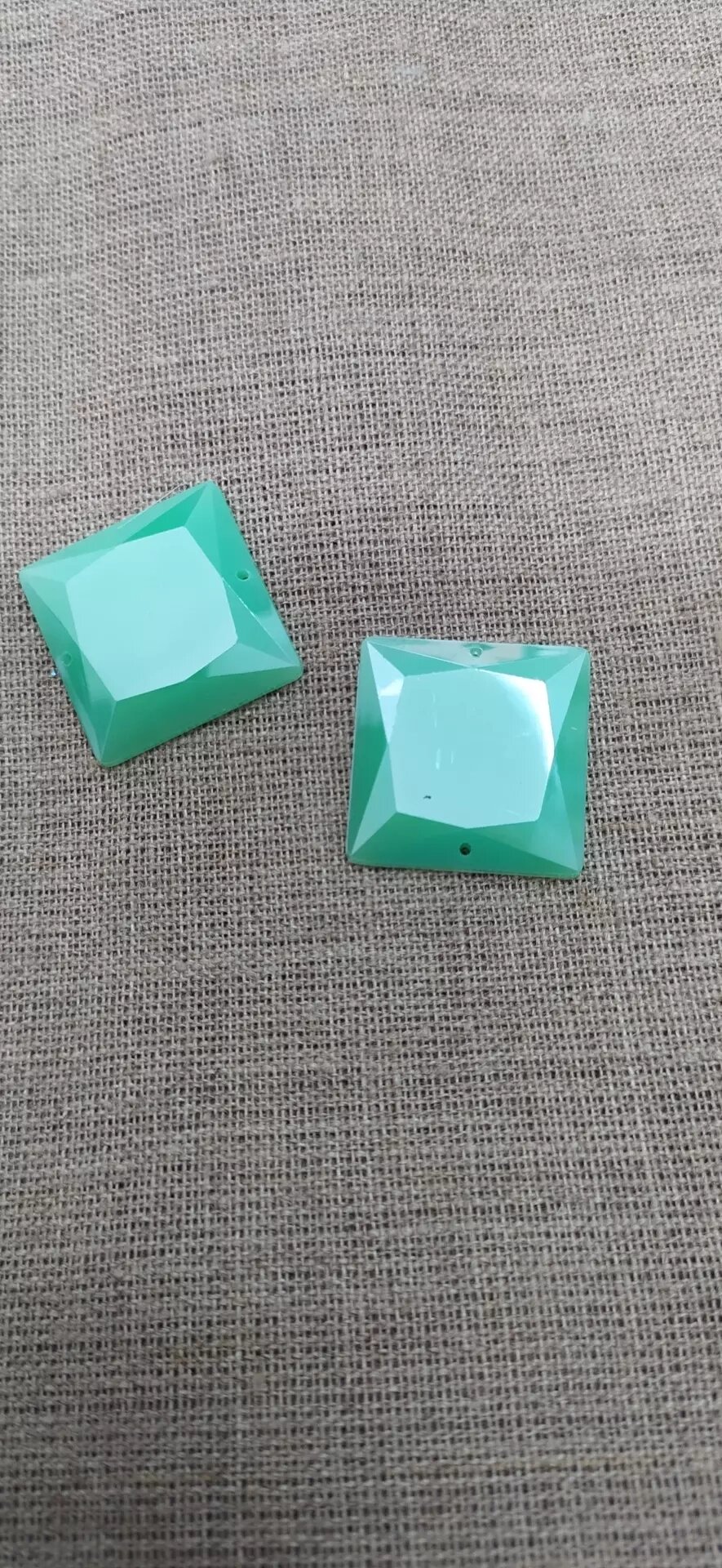 Стразы пришивные квадратные  3см (зеленый) от компании Магазин ШвейМаг - фото 1