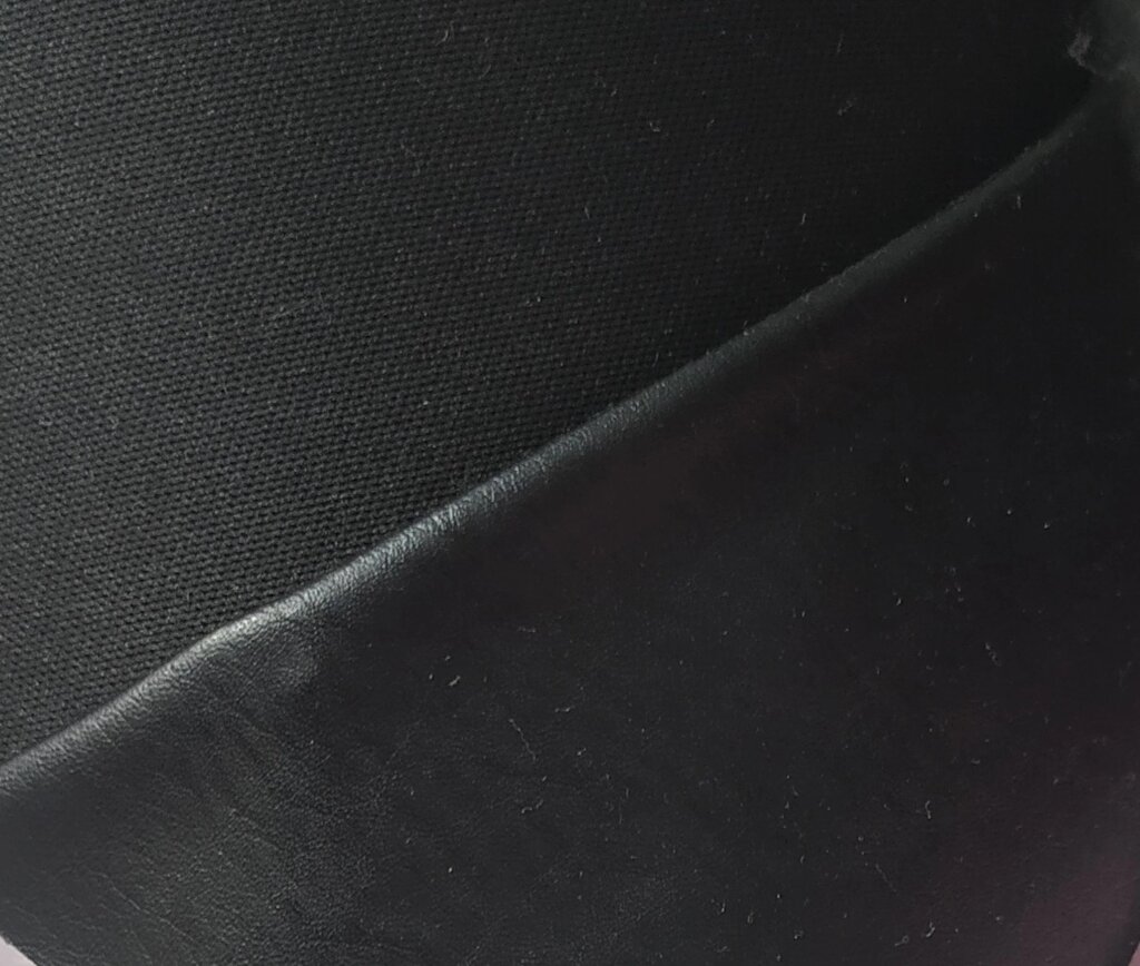 Ткань эко-кожа, шир 1,5м (черная стрейч, матовая) от компании Магазин ШвейМаг - фото 1