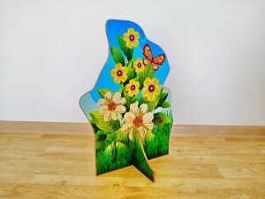 Театральная декорация "Цветы с бабочкой - пень"