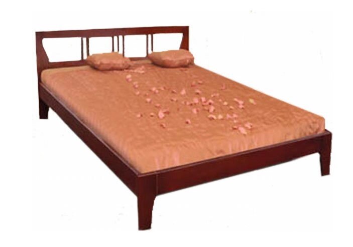 Кровать из массива Елена-2 от компании Мебельный магазин ГОССА - фото 1