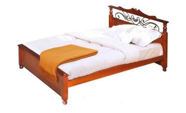 Кровать из массива с ковкой Фея от компании Мебельный магазин ГОССА - фото 1