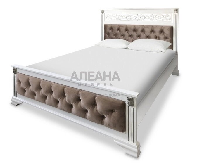 Кровать из массива с мягким изголовьем Шарлотта от компании Мебельный магазин ГОССА - фото 1
