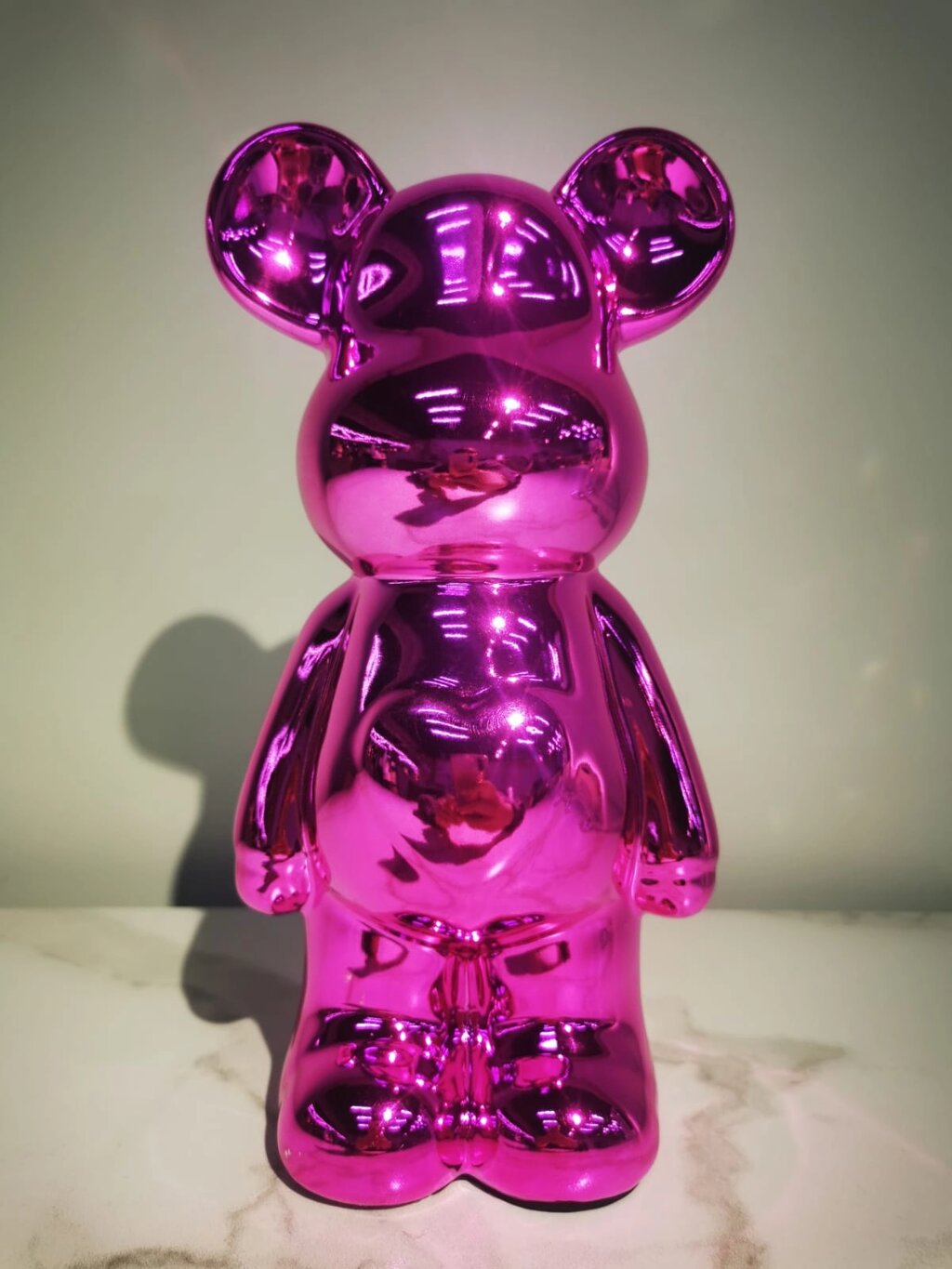 Статуэтка Lucky Bear (Bearbrick) IST-018 | 28 см | фуксия глянцевый от компании M-Lion мебель - фото 1