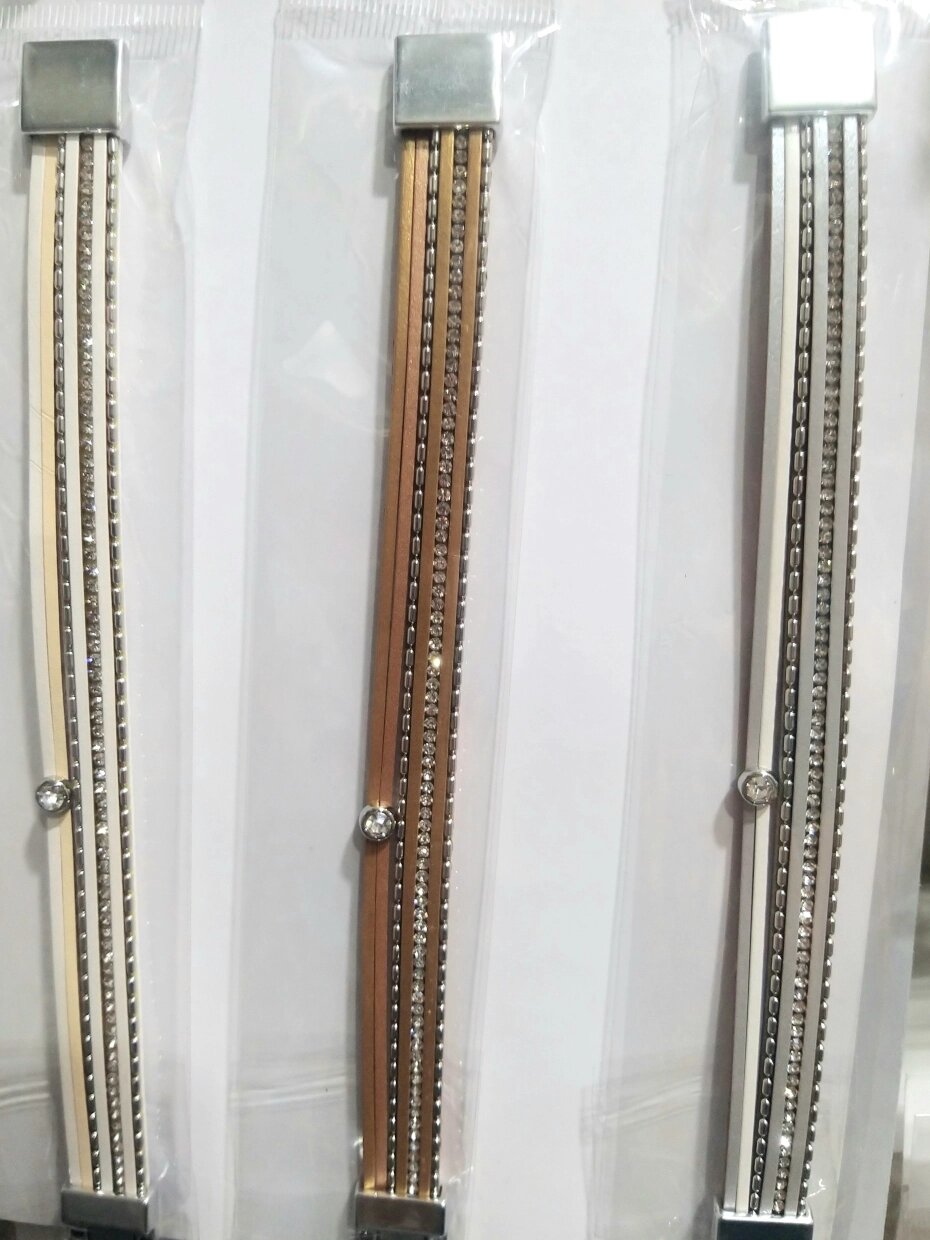 Кожаные женские браслеты с декорам от компании R.R.R. Бижутерия и украшения оптом - фото 1