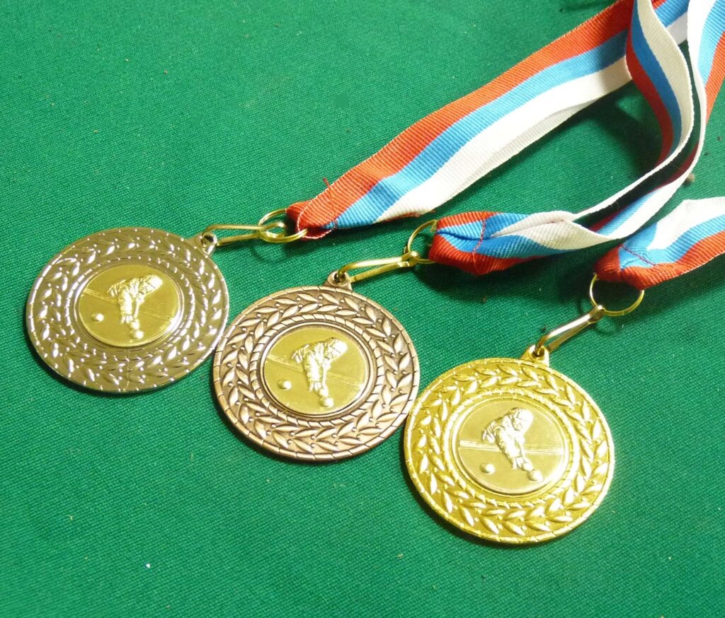 Медаль наградная MN64  c вкладышем бильярдиста от компании OOO "Диэнc Бета" - фото 1