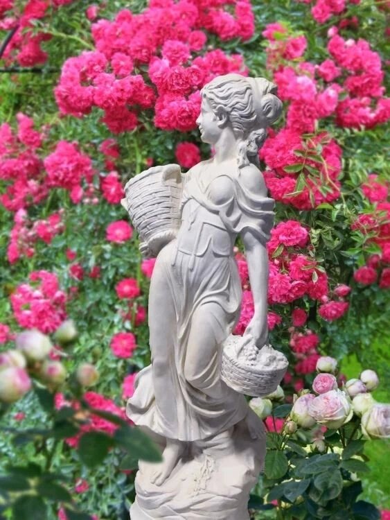 Садовая скульптура "Античная девушка с корзинами" высота 134*59 см от компании OOO "Эко Пласт" - фото 1