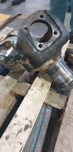 Кулак поворотный экскаватора и ступица CAT, JCB, Hyundai, Volvo, Hitachi цапфа экскаватора Komatsu в Санкт-Петербурге от компании ГК "МашСервис" Запчасти и Ремонт спецтехники