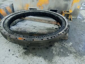 Ремонт поворотного круга карьерного экскаватора Komatsu, Liebherr, Hitachi, CAT, KATO в Санкт-Петербурге от компании ГК "МашСервис" Запчасти и Ремонт спецтехники