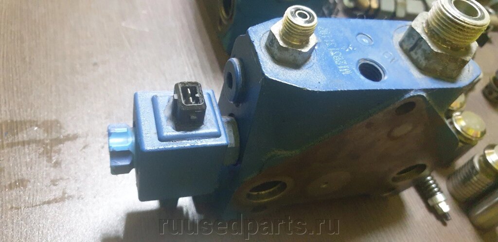 Секция Volvo распределитель Volvo BL61B , 11988536, 17222345 от компании ГК "МашСервис" Запчасти и Ремонт спецтехники - фото 1