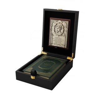 Подарочный набор в кожаной коробке: книга "Авиценна. Канон врачебной науки" с плакеткой