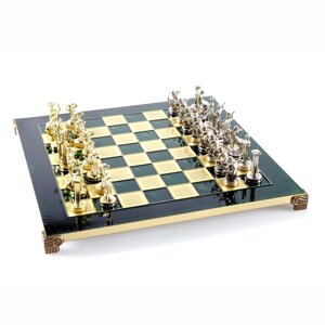 Шахматы сувенирные "Сражение гигантов"зеленая доска), средние