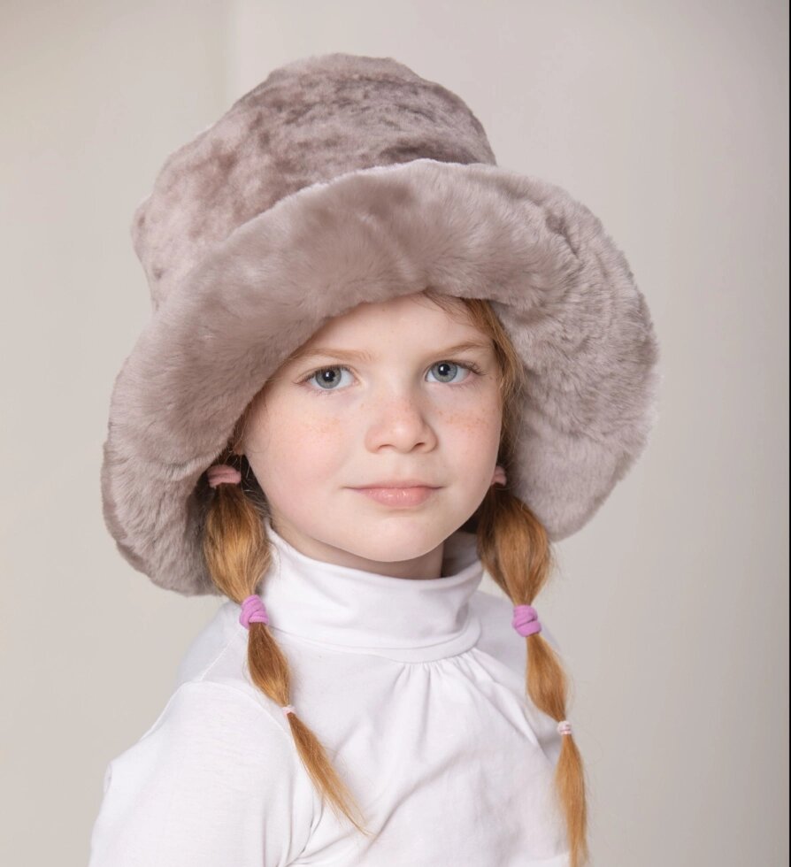 Детская шапка "Глория" розовая из мутона ДШ-014 "Зимняя принцесса" от компании Детское ателье "Зимняя принцесса" - фото 1