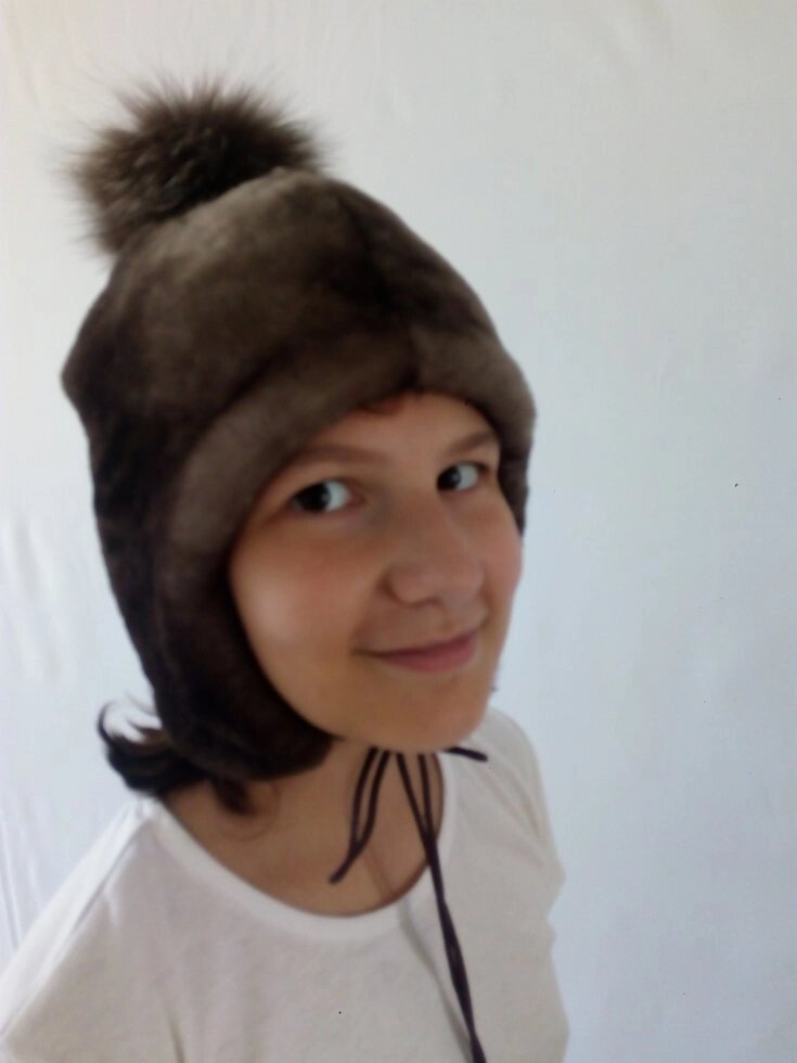 Детская шапка из мутона с бубоном из песца ДШ-003 "Зимняя принцесса" от компании Детское ателье "Зимняя принцесса" - фото 1