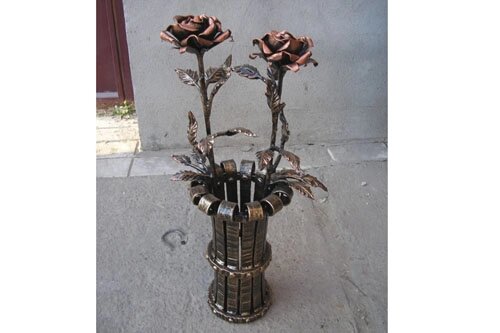 Кованые розы в вазе от компании ООО "АСЦ - Сибирский Сварной" - фото 1