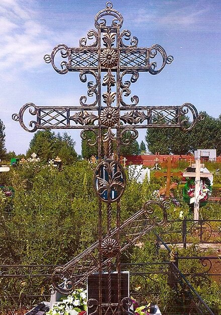 Кованый  крест на могилу "3 D-люкс" от компании ООО "АСЦ - Сибирский Сварной" - фото 1