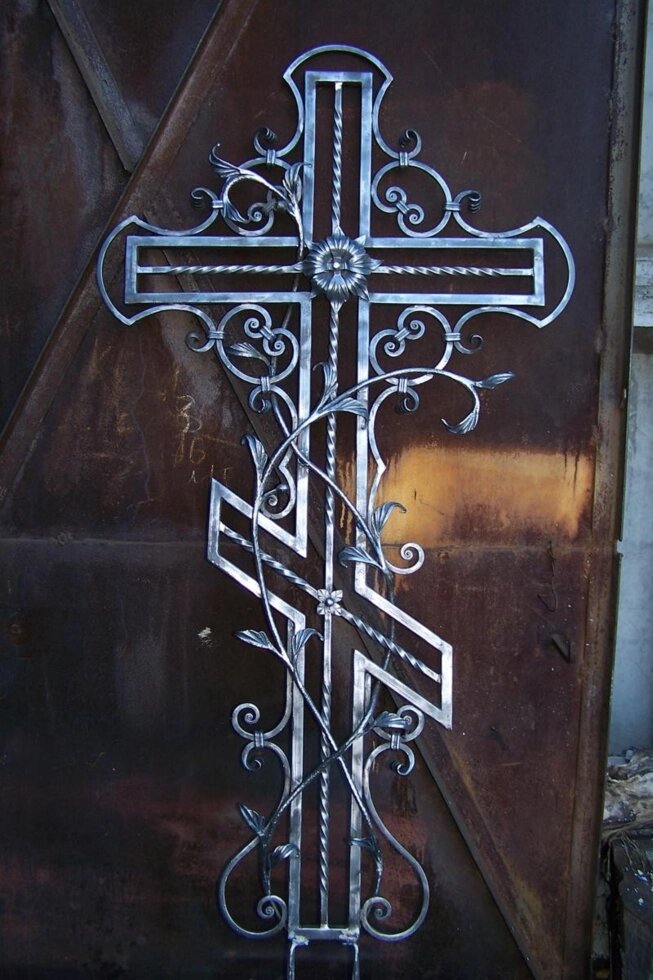 Кованый  крест на могилу "Ампир" от компании ООО "АСЦ - Сибирский Сварной" - фото 1