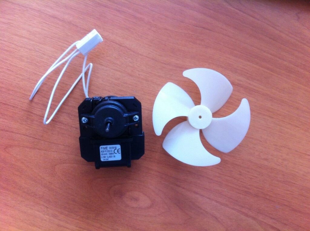 Двигатель вентилятора холодильника techno fan cl174705. Мотор вентилятора атлант. Моторчик для холодильника атлант. Вентилятор для холодильника атлант. Вентилятор для холодильника.