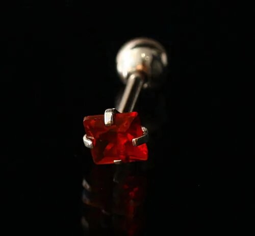 Серьги с красным кристаллом 4 мм "квадрат" из хирургической стали 316L
