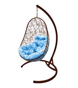 Подвесное кресло M-group ОВАЛ с ротангом коричневое голубая подушка
