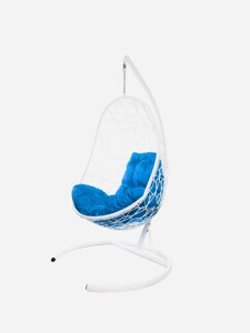Подвесное кресло M-group ОВАЛ с ротангом белое синяя подушка