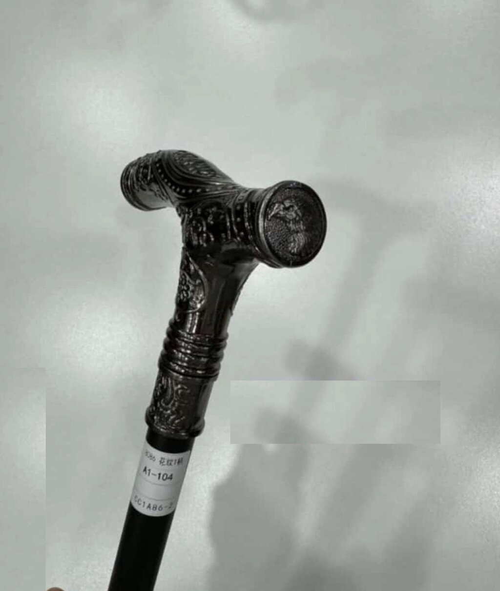 Спортсмен массой 70 кг прыгая в высоту