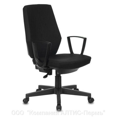 Кресло CH-545, с подлокотниками, ткань, черное от компании ООО  "Компания АЛТИС-Пермь" - фото 1