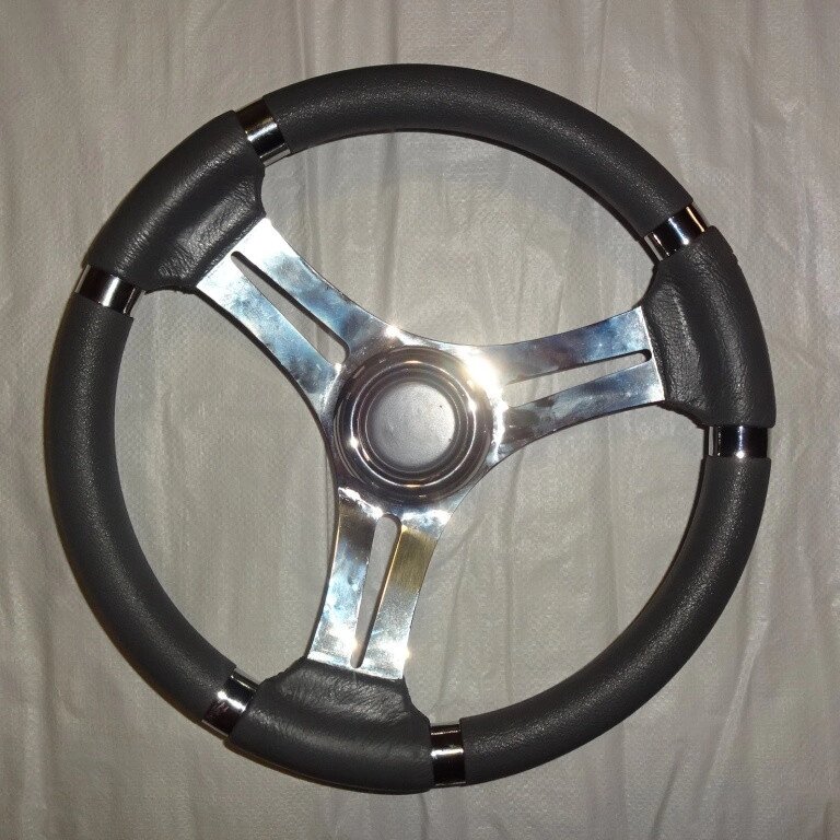 Рулевое колесо 350 мм обод серый полиуретан под кожу (уценка) от компании ГК Трансвек - фото 1