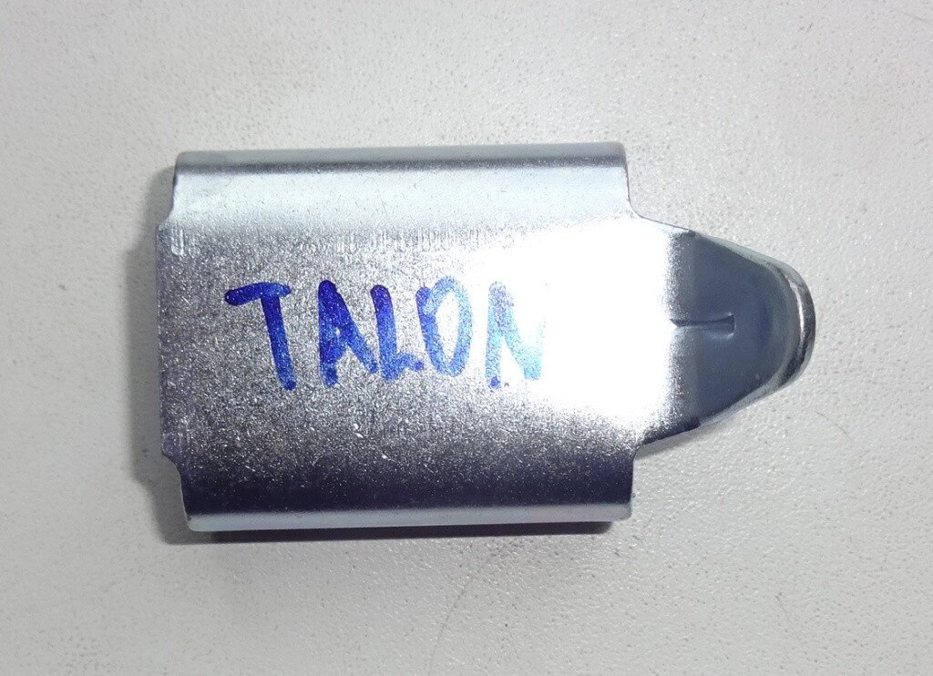 Скоба оцинк. гусеницы Talon с усом от компании ГК Трансвек - фото 1