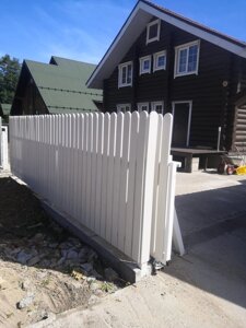 Пластик для забора 20х80х1500 св