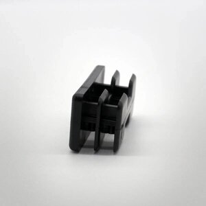 Заглушка прямоугольная 20* 40 из пластика черного цвета