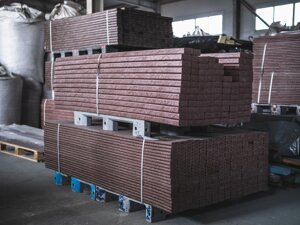 Пластиковая рейка для скамеек цветная с сечением 40х90
