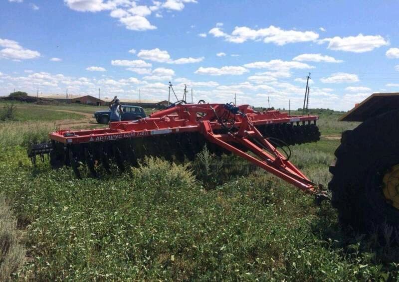 Борона дисковая БДМ 8х4 ПК прицепная, с планчатым катком, обслуживаемый корпус от компании М-АГРО ТД - фото 1