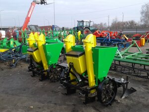 Картофелесажалка двухрядная Беларусь бункер 180кг с подкормкой