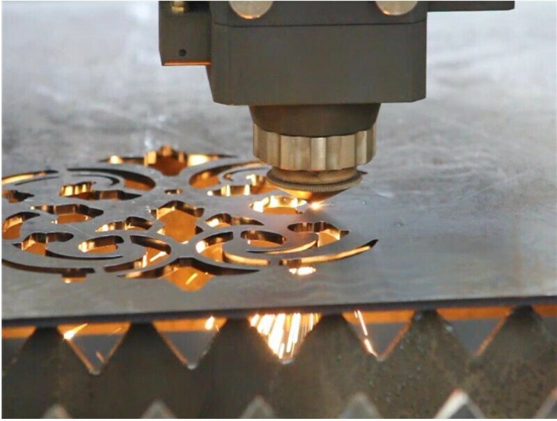 Лазерный рез металла. Станки ЧПУ CNC лазерной резки. Лазерная резка металла Raytools. Шип ПАЗ лазерная резка металла. Лазерная обрезка металла.