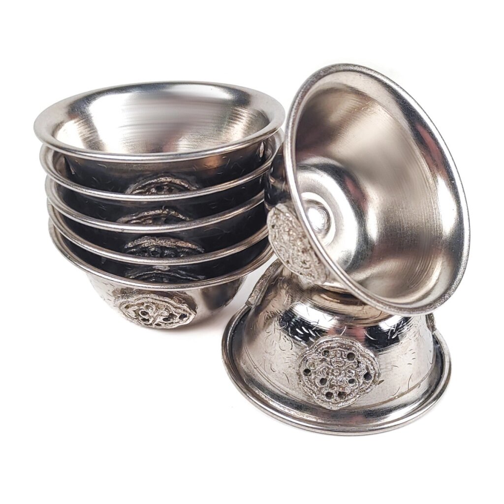 Чашечки для подношений (7 штук) из белого металла Таши диаметр 6,5 см от компании Интернет-магазин "Арьяварта" - фото 1