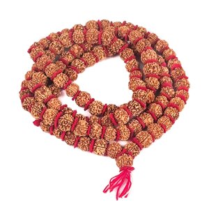 Буддийские четки 108 бусин из семян дерева Рудракши с шерстяными подушечками диаметр 15 мм