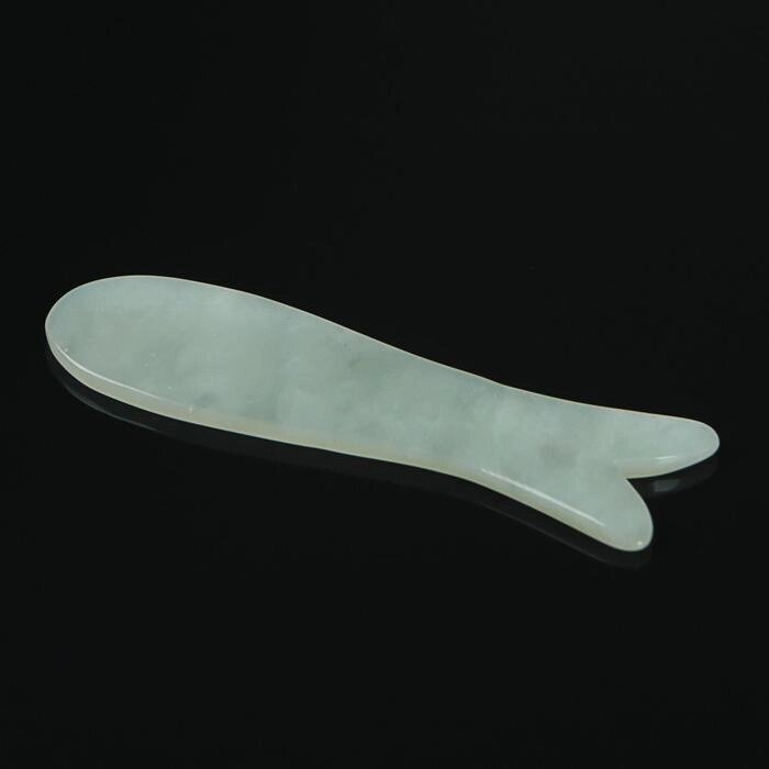 Пластина из нефрита "Рыбка" для массажа лица по методу Гуаша от компании Интернет-магазин "Арьяварта" - фото 1