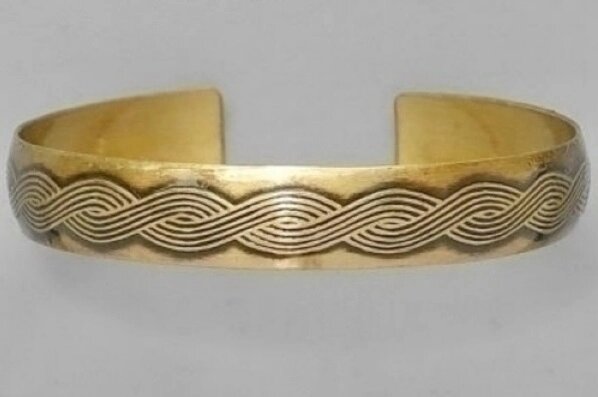Славянский браслет из латуни "Северное море" от компании Интернет-магазин "Арьяварта" - фото 1