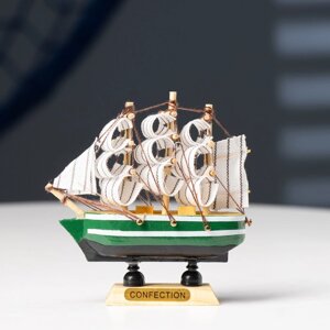 Корабль сувенирный малый «Клеймор», борта зелёные с белой полосой, паруса белые, 31010 см
