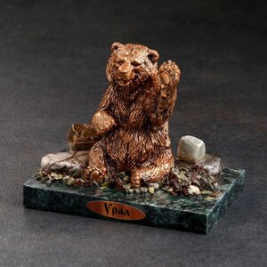 Сувенир "Приветливый медведь", 7х10х9 см, змеевик, гипс